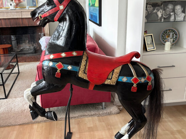 https://decor-evasion-am.com/wp-content/uploads/2025/12/cheval-carrousel-restaure-640x480.jpg